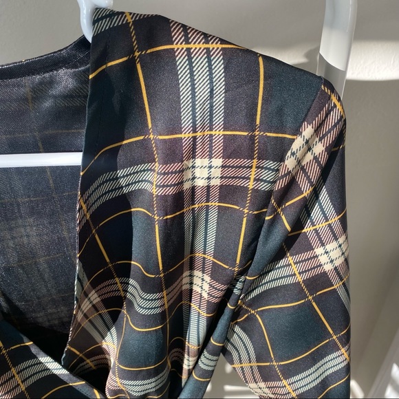 Plaid Wrap Dress_ Prettylittlethings - Picture 2 of 5